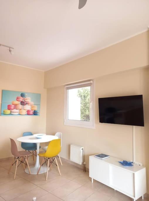 Appartement Blue -Spacious 1Bdr Corner Flat/Balcony/View à Athènes Extérieur photo